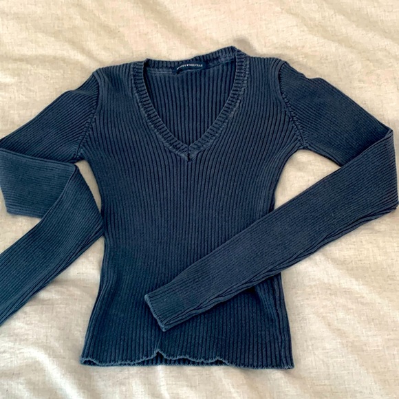 Brandy Melville fitted long sleeved ribbed navy top - Picture 1 of 2